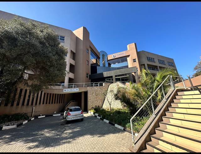 963M² OFFICE TO LET IN PARKTOWN